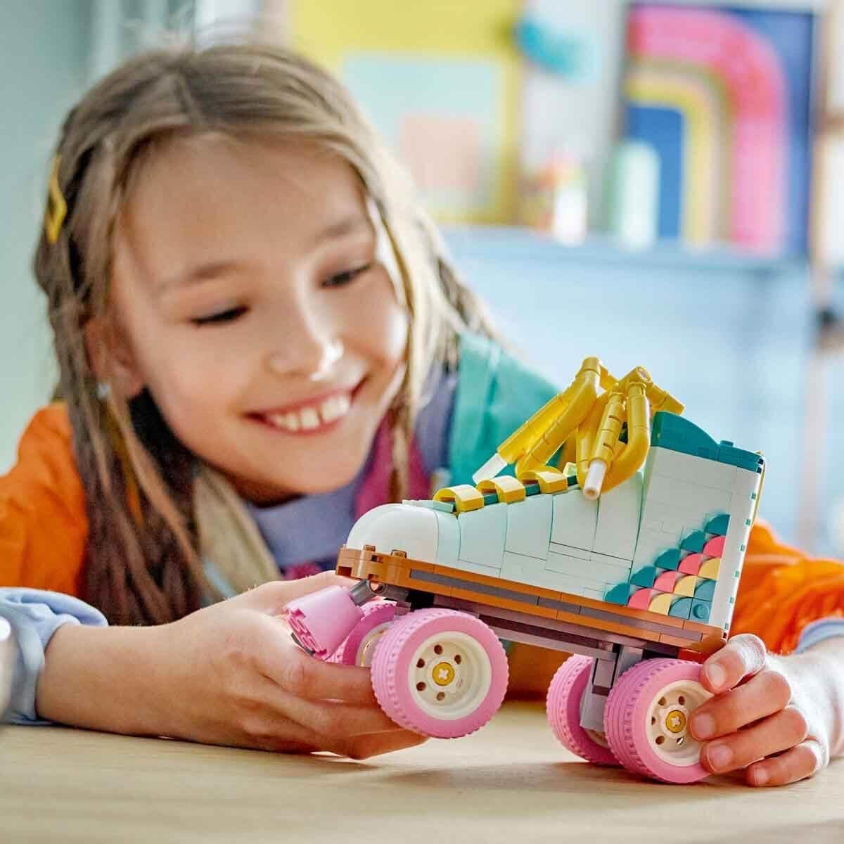 LEGO Creator 3In1 rolschaatsspeelgoed voor meisjes en jongens met miniskateboard en boombox, retro slaapkamerdecoratie, verjaardagscadeau voor 8 jaar oud 31148 Bouwsets
