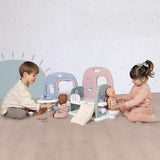 Smoby - Babyverzorging Poppenkwekerij - Poppenspeelcentrum Kinderdagverblijf + Kleuterschool Dagelijks leven - Opvouwbare speelruimte met 360° rotatie - 6 accessoires - Gemaakt van 90% gerecycled materiaal in Frankrijk, vanaf 3 jaar