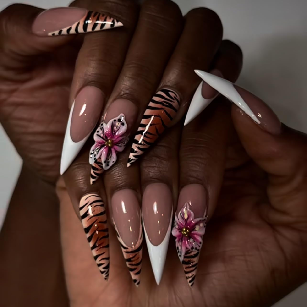 Mouyuglow Lange nagels Stiletto Melkwit Gradiënt Roze Glitter Cool Nepnagels met lijm Roze Ombre Glitter Kunstnagels