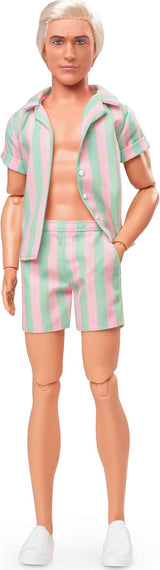 Barbie Movie Ken Barbie-pop in pastelroze en groen gestreepte strandkleding, surfplank en witte sneakers, JBJ54