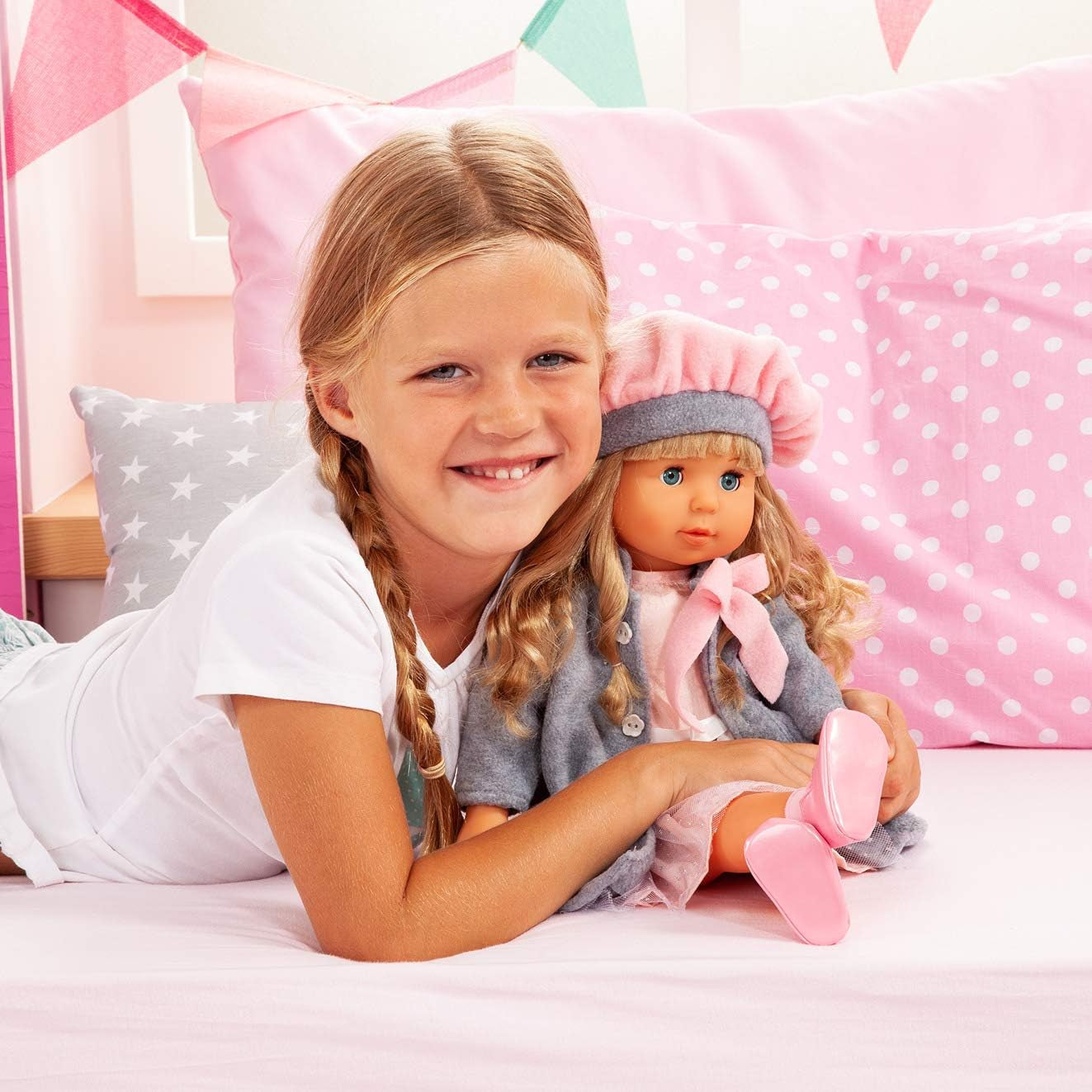 Bayer Design 94635AX Charlene functionele pop met slaperig haar en ogen, spreekt en zingt 90 zinnen, 2 gedichten en 8 liedjes, 46 cm, pop met meerdere accessoires, 1,30 kg, roze, grijs
