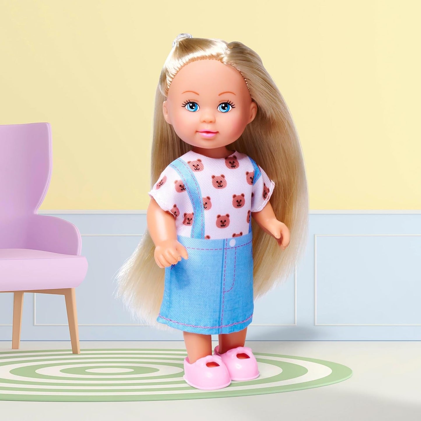 Simba Evi Love-modepop in schattige spijkerjurk, inclusief twee andere outfits met schattige prints en sneakers, 12 cm, vanaf 3 jaar