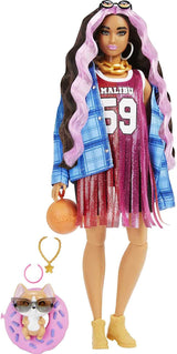 Barbie HDJ46 - Extra pop in jurk met basketbalshirt en accessoires, met Corgi-huisdier, extra lang krullend haar met roze strepen en flexibele gewrichten, cadeauspeelgoed voor poppen vanaf 3 jaar oud Naty Shop Boots
