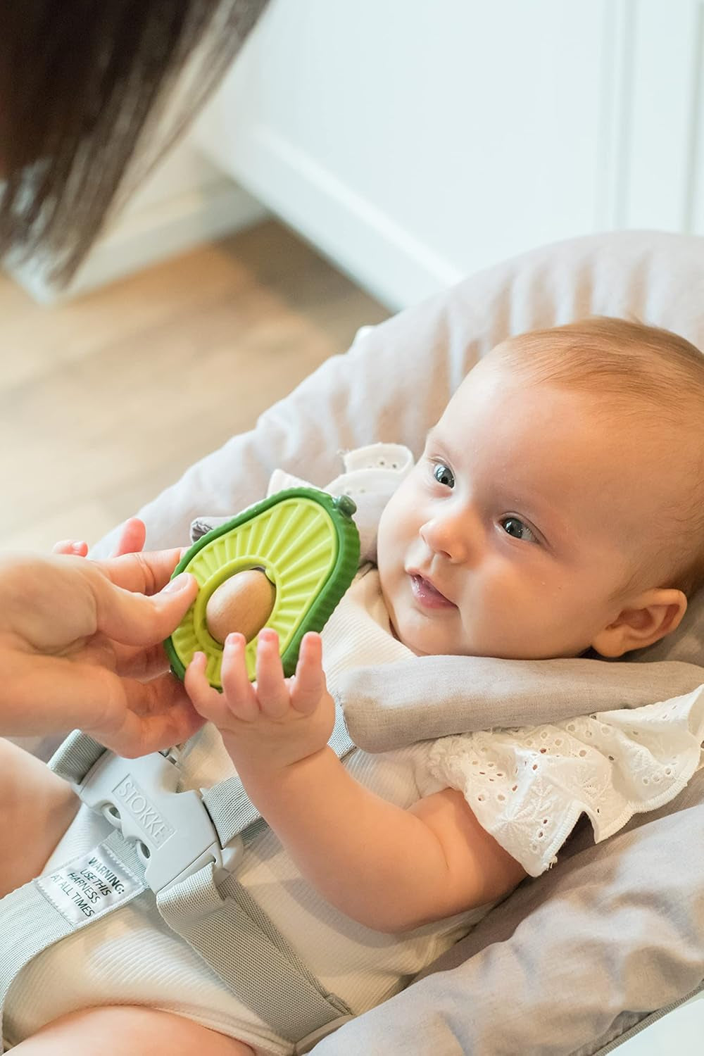 Nuby - Avocado Bijtring - Bijtring van siliconen en hout - Roterende houten kern - Bijtspeeltje voor baby's en peuters - Tandjeshulpmiddel - BPA-vrij - 6+ maanden