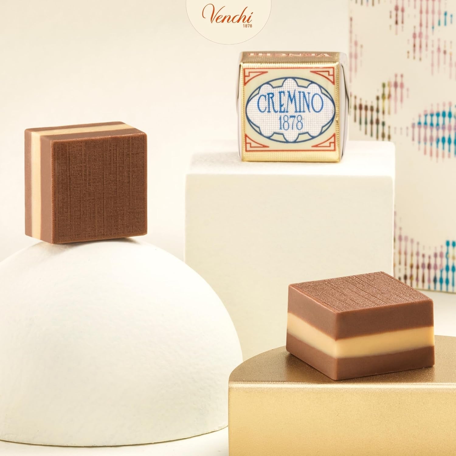 Venchi - Cremini 1878 - Drielaagse chocolade met gianduja met melk en amandelspijs, "Piemontese Hazelnoten BGA", 1 kg, glutenvrij, zonder kleurstoffen en zonder bewaarmiddelen