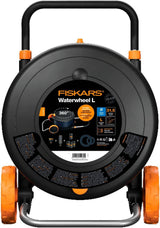 Fiskars Comfort L waterrad met wielen, all-inclusive bewateringsset, totaal bereik van 31,5 m, automatisch oprollen, universele tuinslang (Ø 13 mm), universele kraanaansluiting, 1071670