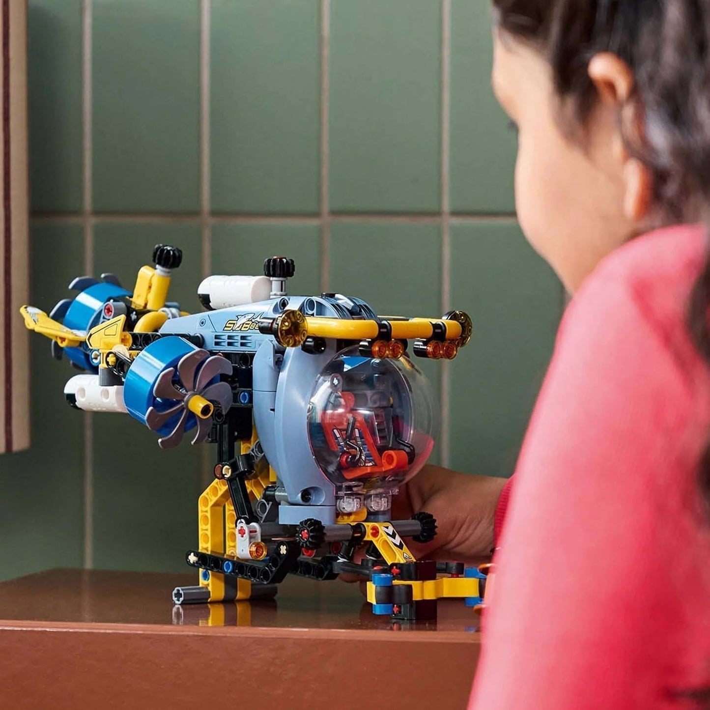 LEGO Technic Deep Sea Explorer Onderzeeër bouwspeelgoed voor kinderen van 9 jaar oud Jongens en meisjes Creatieve verjaardagscadeau-ideeën Bouwbaar voertuig met roterende propellers 42201 Bouwsets Bekijk de LEGO-Store