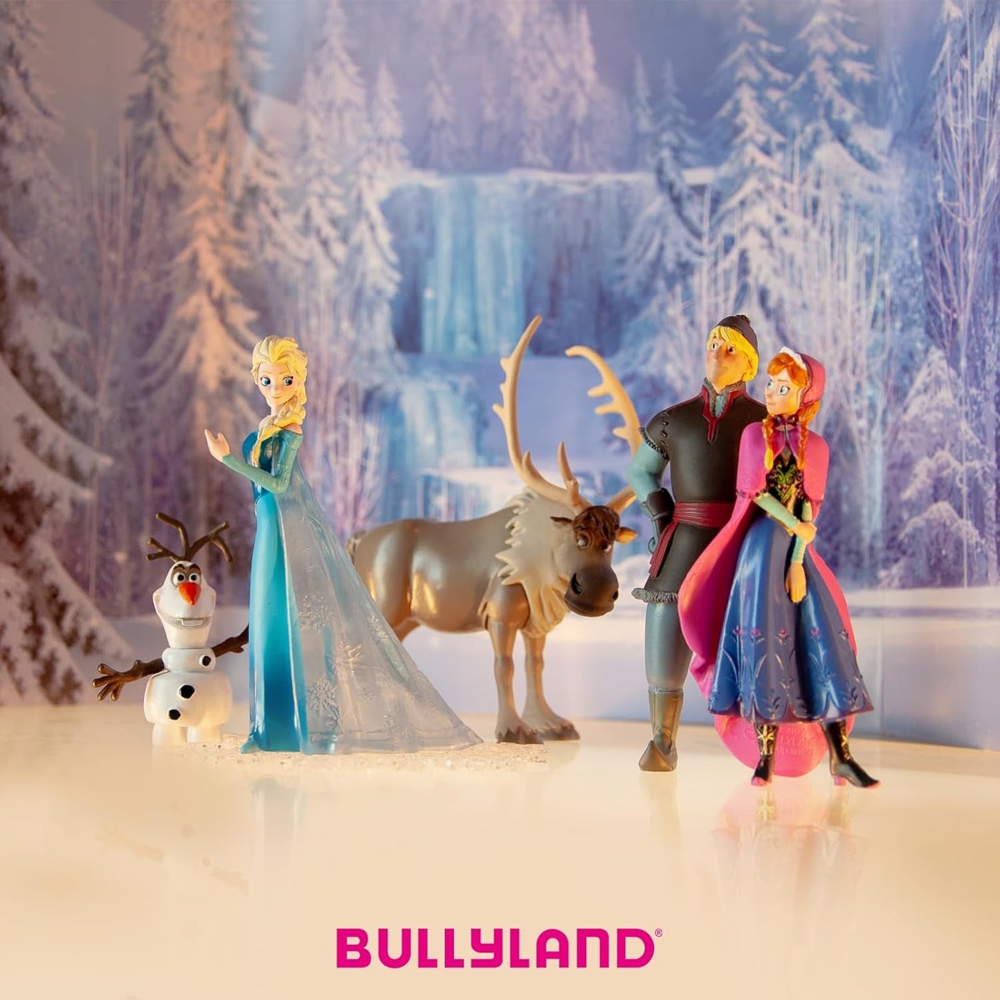 Bullyland 12961 - Elsa uit Arendelle beeldje uit de film Frozen van Walt Disney, ca. 10,1 cm, zeer gedetailleerd, ideaal als klein cadeautje voor kinderen vanaf 3 jaar