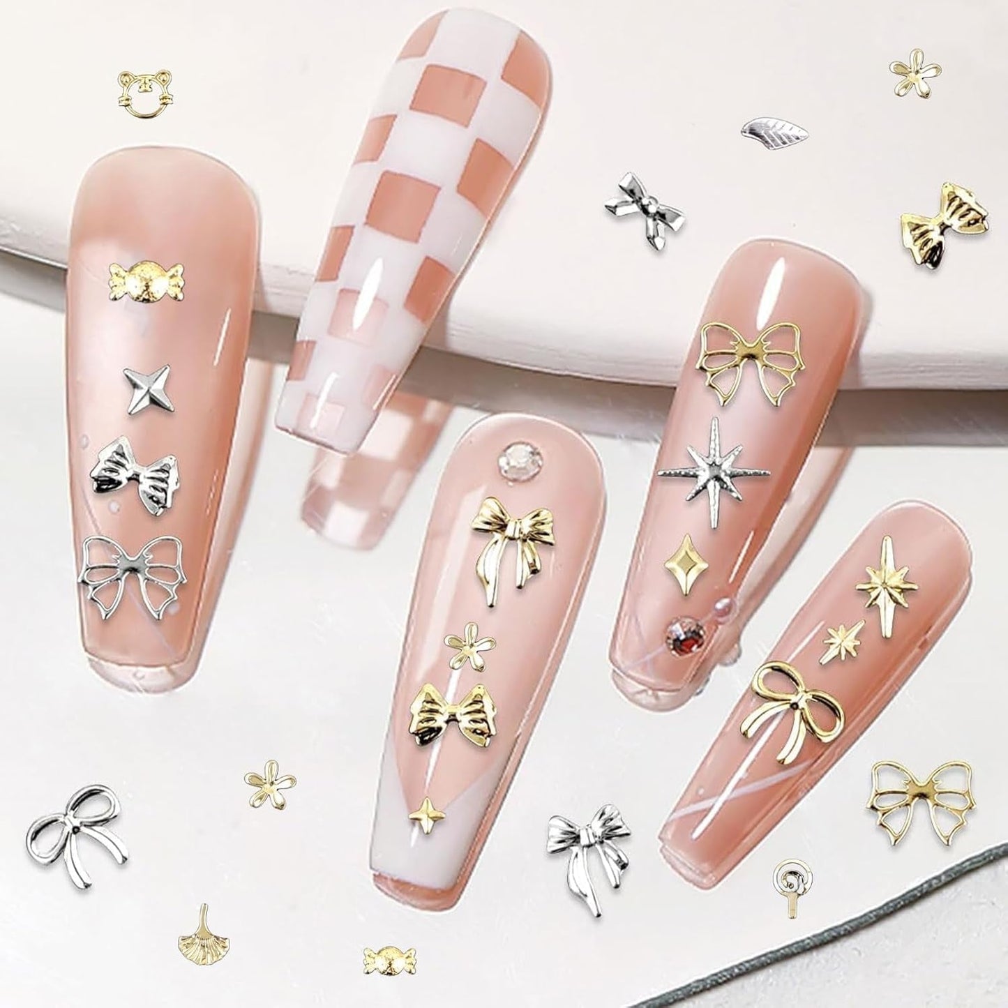 Nagelsleutelhangers 4 boxset - 48 soorten gouden en zilveren 3D nagelsleutelhangers (vlinders, bloemen, parels, enz.) + pincet en pen - voor doe-het-zelf gel- en acrylnagels | Ideaal voor nagelsalon en thuis