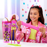 Barbie Pop Reveal Bubble Tea pop en accessoires, geurende Berry Bliss modepop met huisdier, 8 verrassingen, inclusief kleurwisselaar, opbergbeker, HTJ20