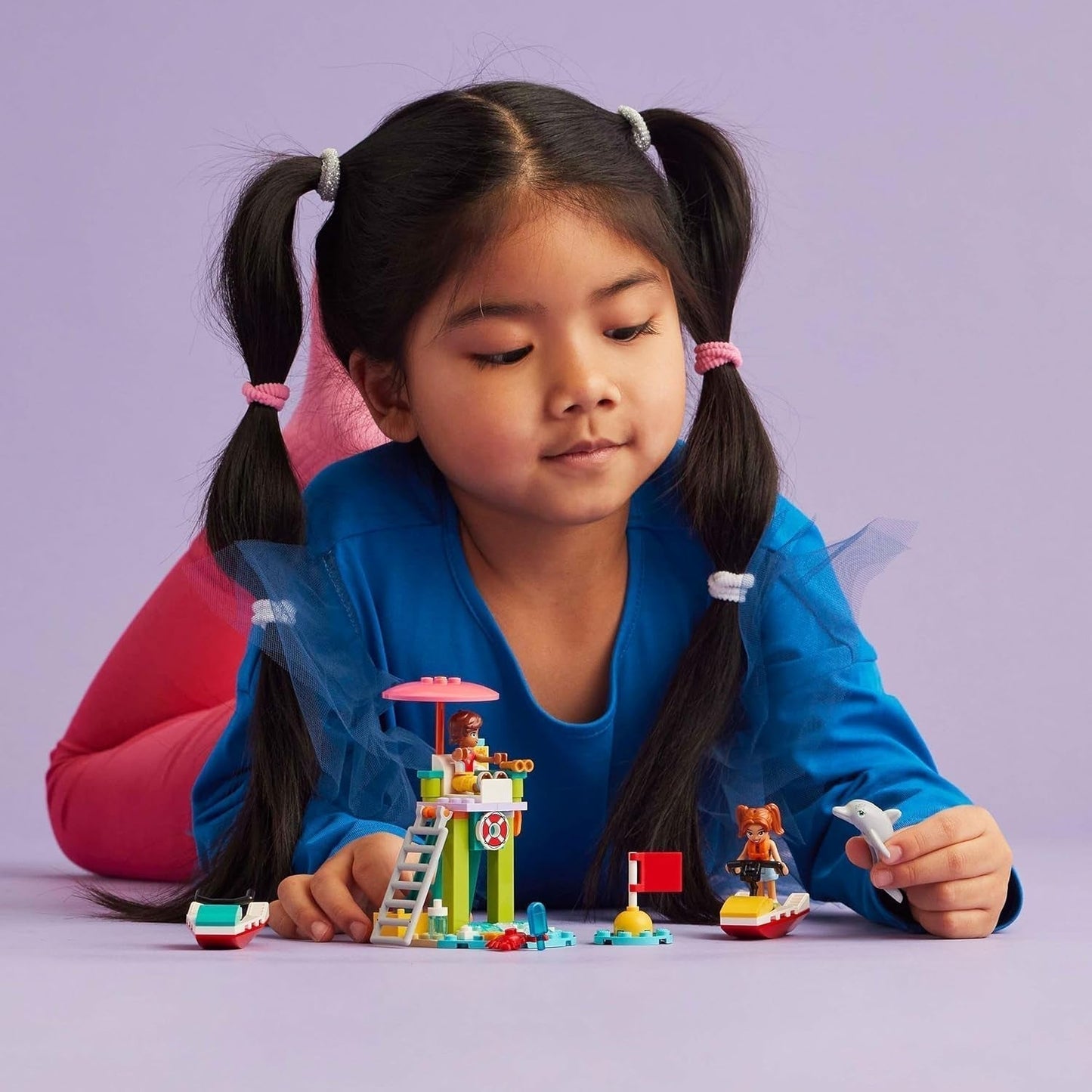 LEGO Friends badmeester-uitkijktoren met jetski's, kinderspeelgoed, cadeau-idee voor meisjes en jongens vanaf 5 jaar met 2 figuren en een dolfijn, jetski-speelgoed 42623 Bouwsets Besuche den LEGO-Store