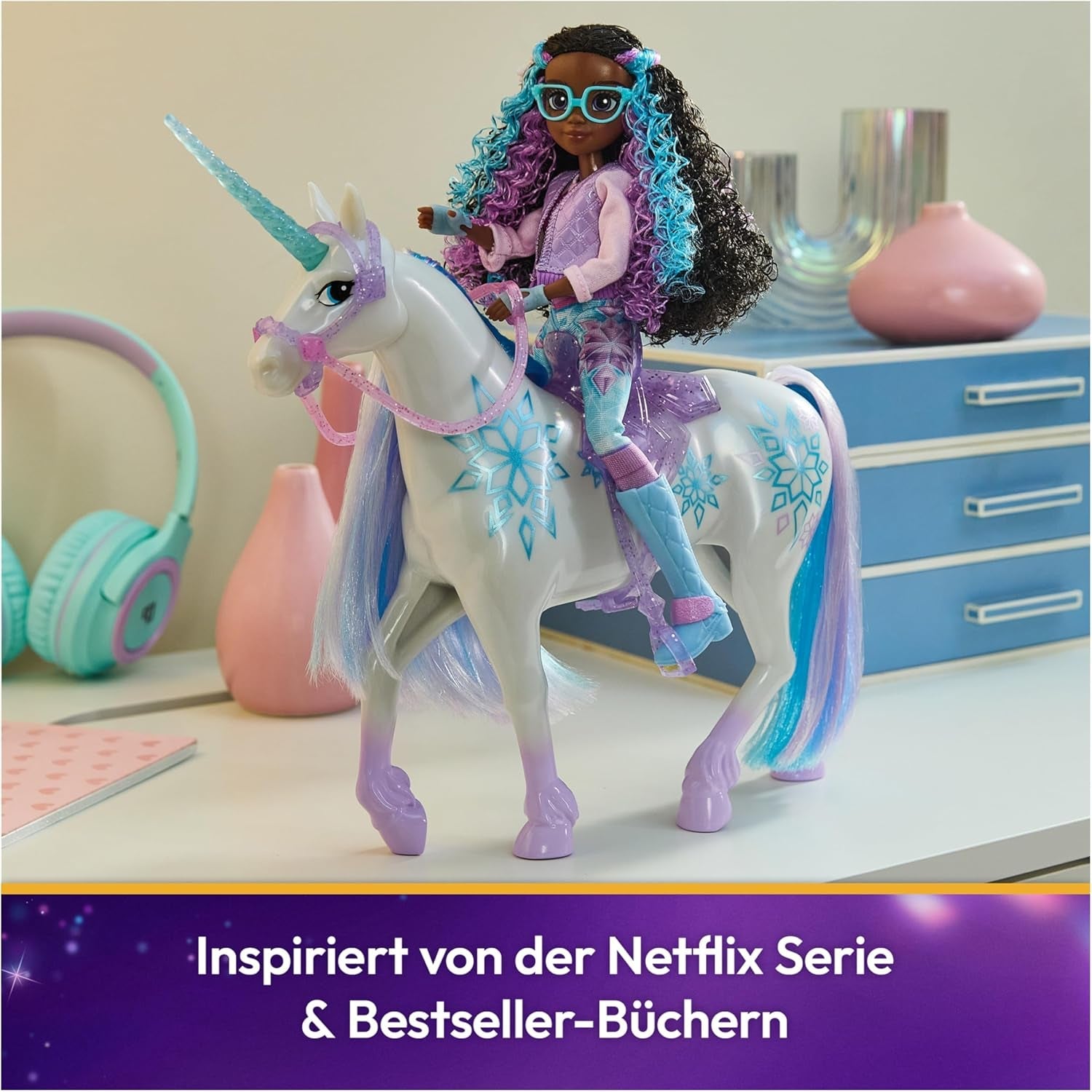 Unicorn Academy Unicorn Glacier - 28 cm hoog, Layla's originele Netflix-eenhoorn met echte manen en staart, afneembaar hoofdstel, zadel en borstel, voor kinderen vanaf 4 jaar