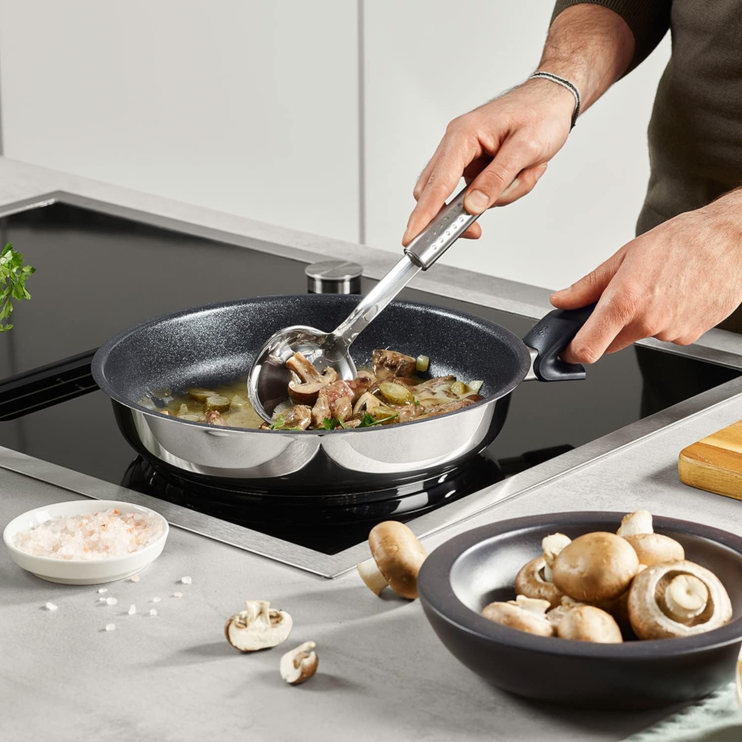 Fissler Adamant Premium, roestvrijstalen pan, antiaanbaklaag, krasbestendig - Inductiepotten en pannen Naty Shop