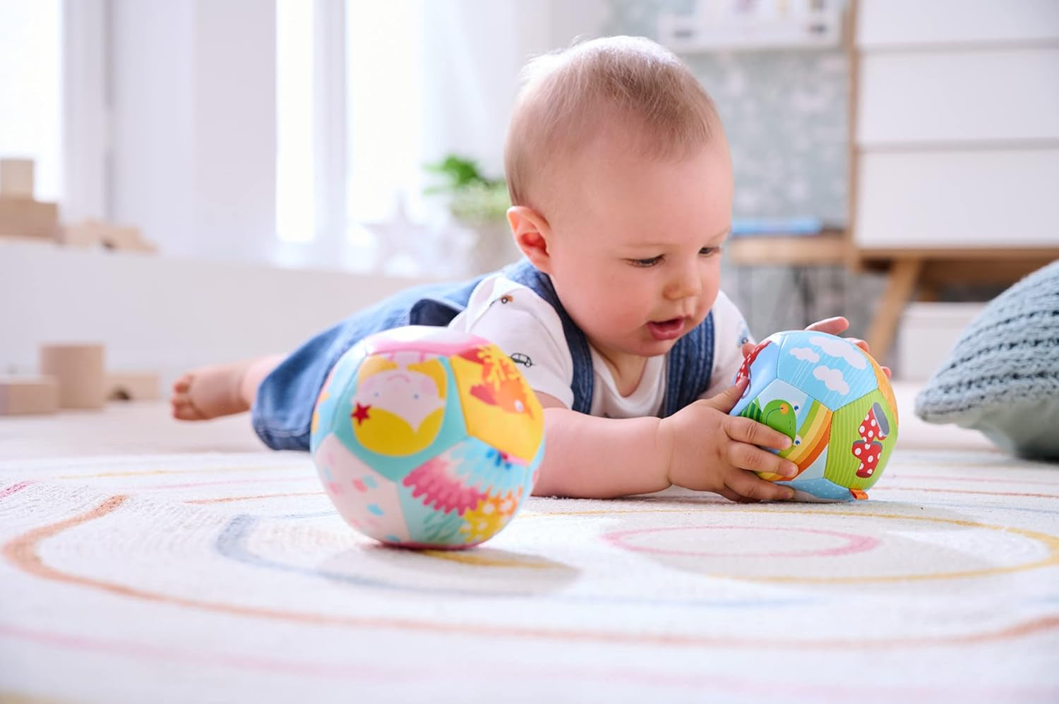 HABA Babybal Rainbow World - Zachte bal vanaf 6 maanden met kleurrijke weermotieven, Ø 11 cm, perfect om de bal voor het eerst te vangen en ermee te spelen - 1306318001 Jucarii Bebe Naty Shop