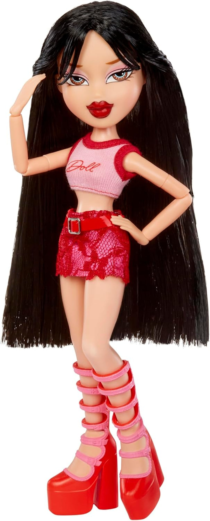 Bratz gaat weg! - Jade - 1 verzamelpop met accessoires, outfit, tas, zonnebril en borstel - Speelgoed voor kinderen - Vanaf 6 jaar, Rood