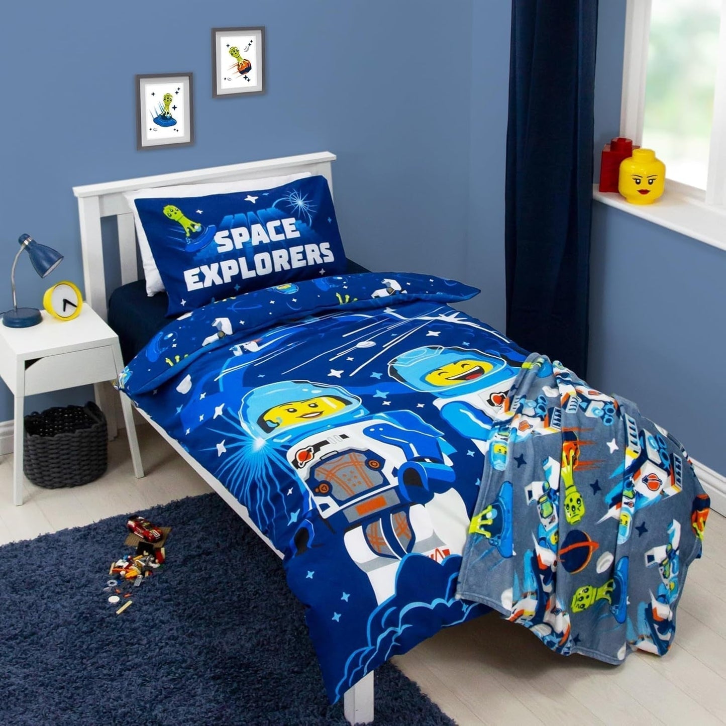 Character World Officiële Lego® City fleecedeken, superzacht, warmblauw plaid, Cityspace-ontwerp, perfect voor slaapkamers, kamperen en slapen, 100 x 150 cm bedden en dekens Besuche den Character World-Store