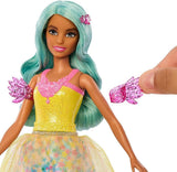 Barbie Hidden Magic - Teresa-pop met sprookjesoutfit, golvend haar en kam voor leuk kapperswerk, vanaf 3 jaar, HLC36