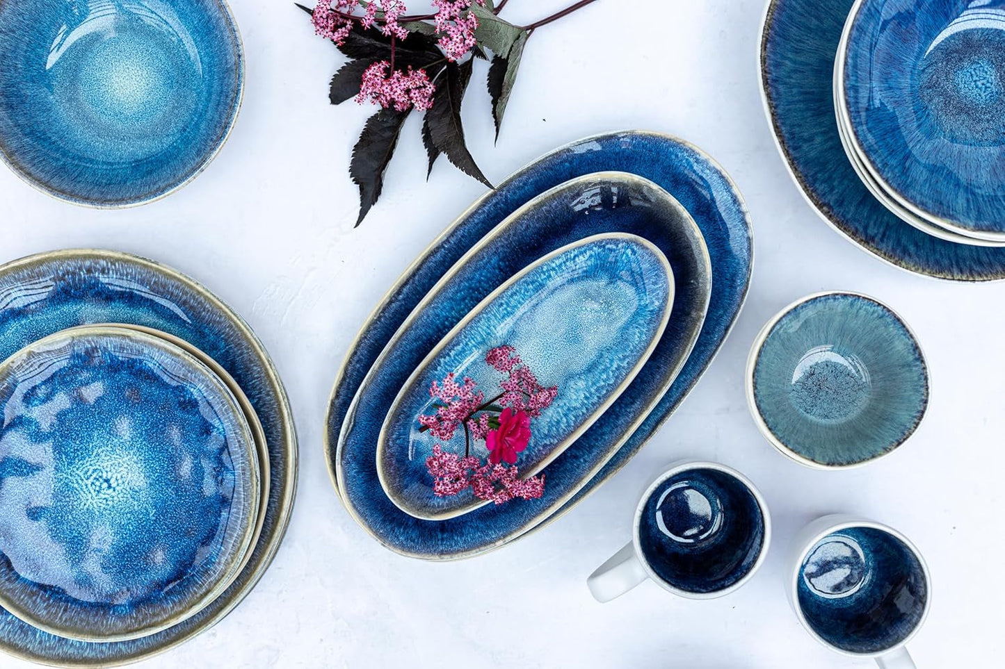 MÄSER 934092 Frozen-serie, keramische serviesset voor 4 personen, 16-delig combinatieservies met organische vormen, blauw gekleurd servies, steengoed, donkerblauw