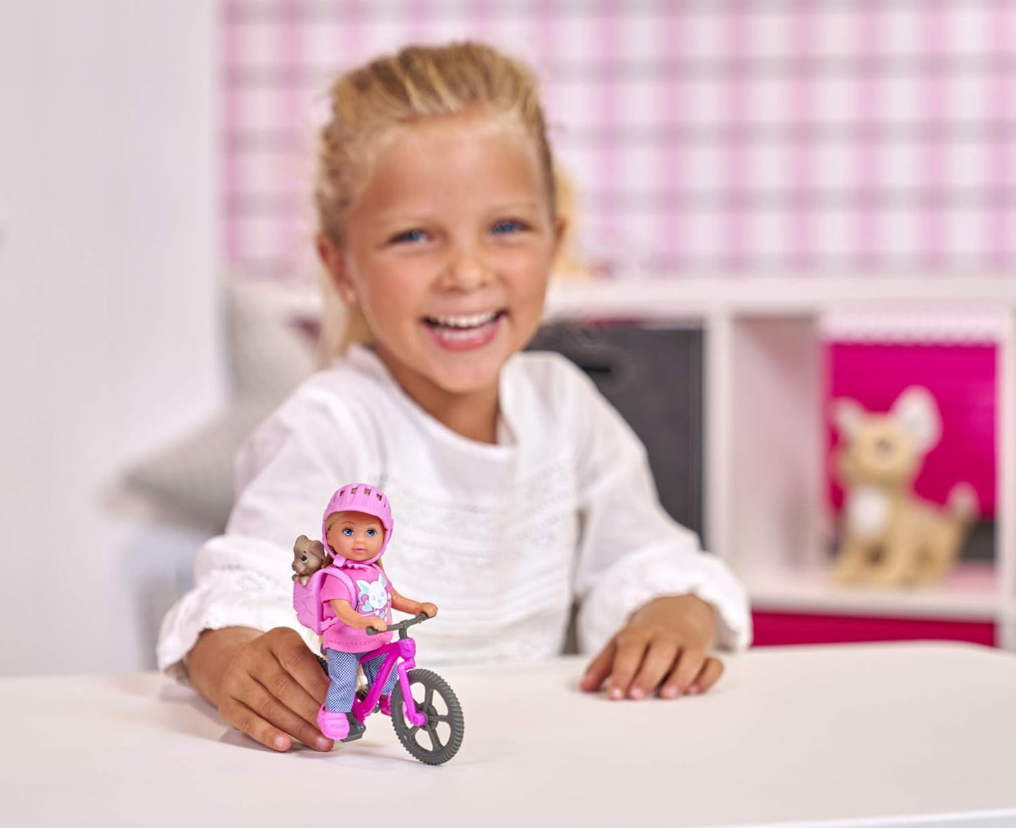 Simba 105733273 - Evi Love Fun Vakantiefietspop met fiets, hond en rugzak, modepop, 12 cm, voor kinderen vanaf 3 jaar