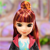 Unicorn Academy Valentina Doll - de originele pop uit de populaire Netflix-serie, is 24 cm hoog en heeft 5 accessoires voor fantasierijk rollenspel, voor kinderen vanaf 4 jaar