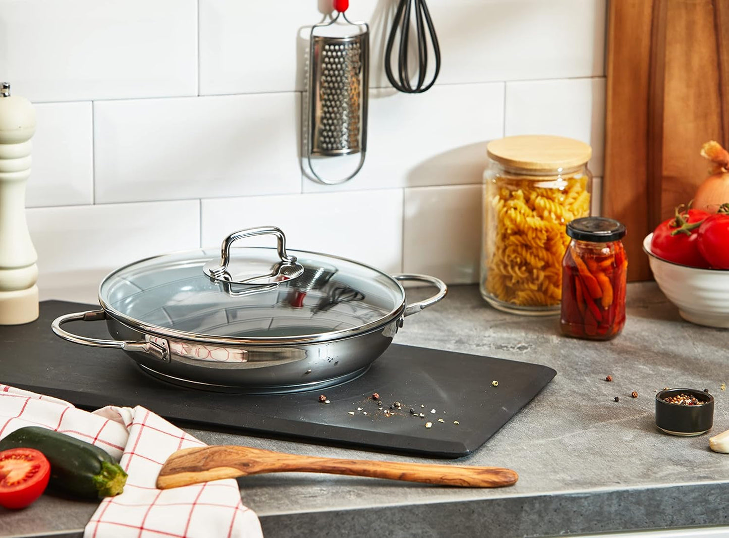 WMF Devil inductie kookpan 26 cm met glazen deksel, Cromargan gecoat roestvrij staal, keramische coating, ovenvaste potten en pannen Naty Shop