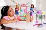 Barbie Fashion Boutique speelset - pop met foliepatroon, meer dan 150 originele looks, inclusief 2 blouses en 5 folievellen, kledingstandaard en creditcardlezer, vanaf 3 jaar, HKT78