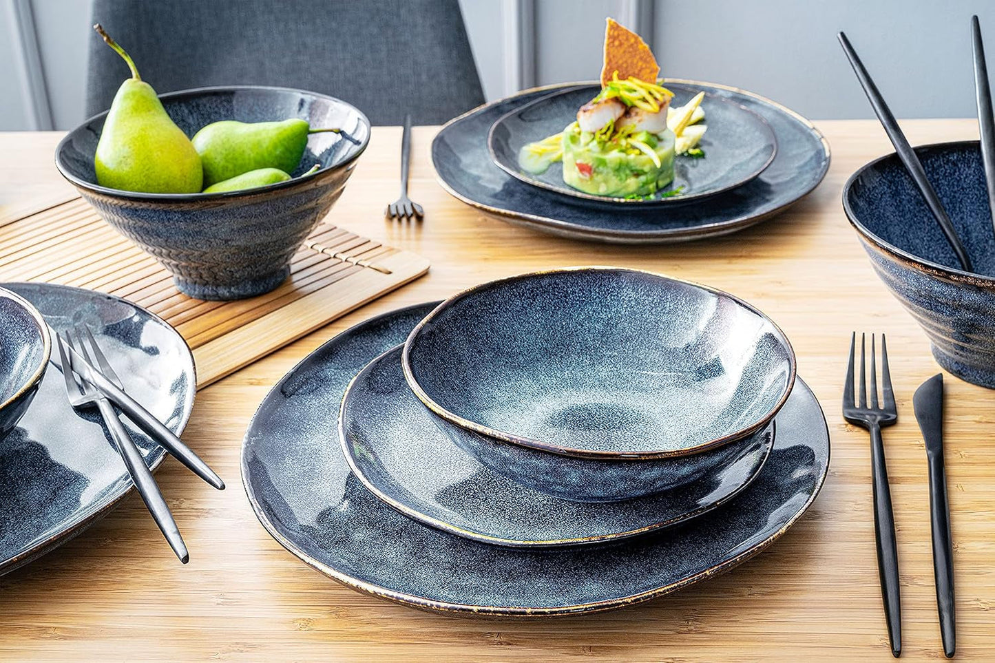 ZANGER | Tokyo Serviesset 12-delige Steengoed Serviesset voor 4 personen, inclusief dinerborden, dessertborden en schalen, donkerblauw met zwarte accenten | DE PREMIUM COLLECTIE