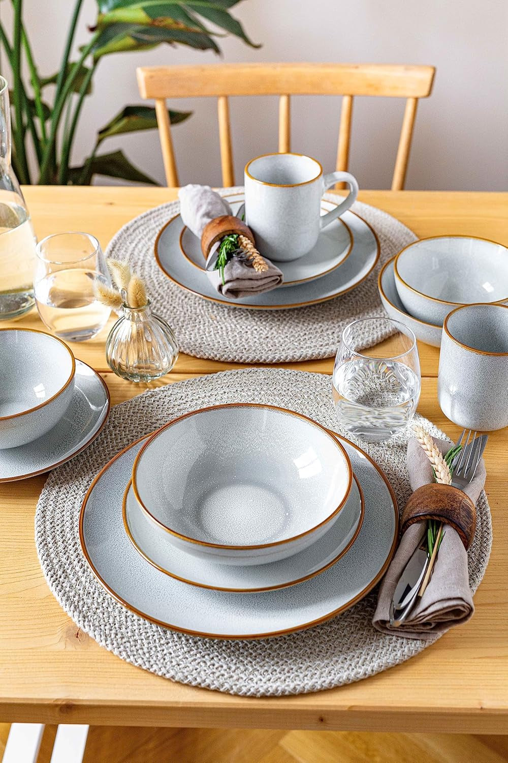 MÄSER Mabella, Vintage servies voor 4 personen, 20-delig combiservies met verfijnd reactief glazuur en fijne bruine rand, Steengoed, Grijs-Beige