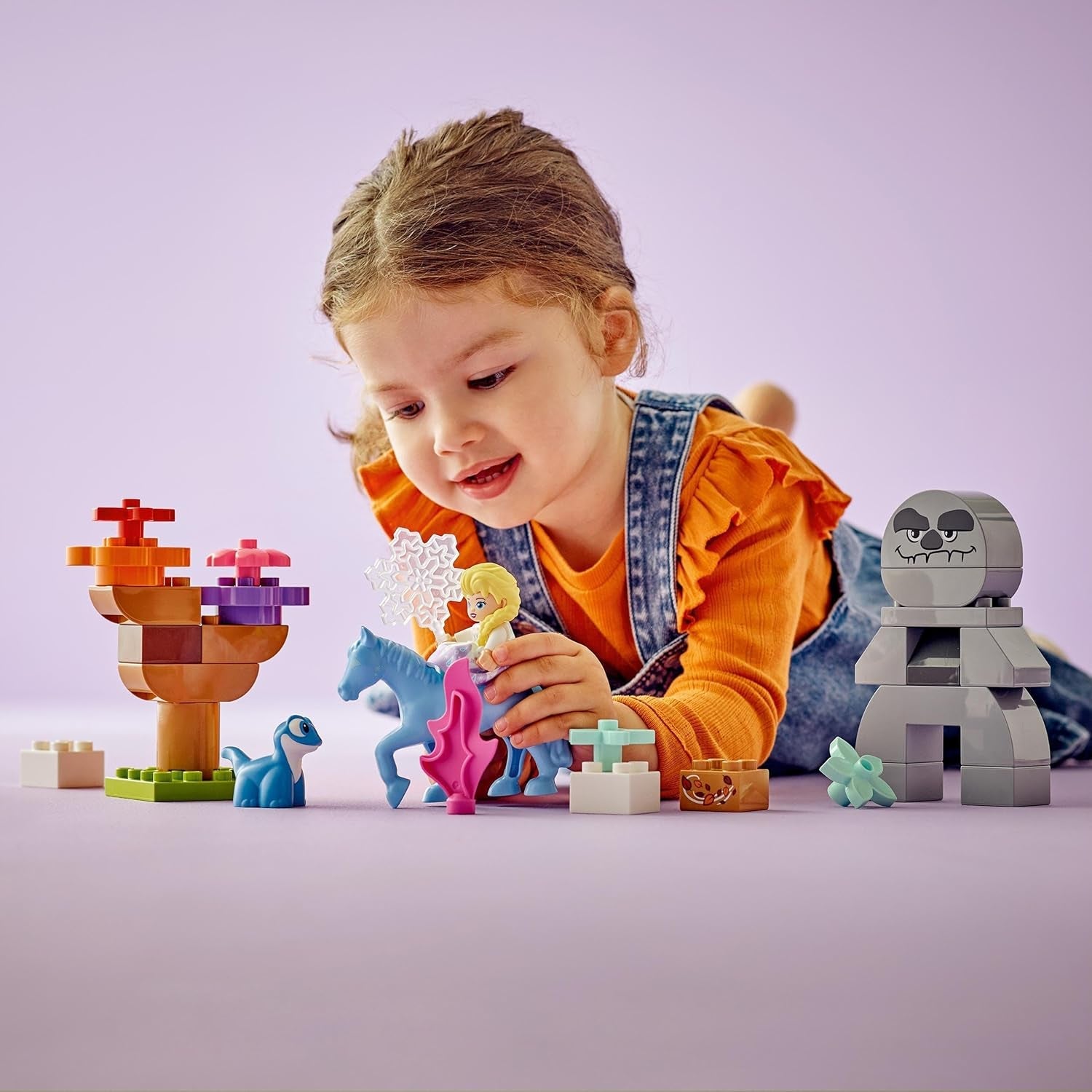 LEGO DUPLO | Disney ELSA en Bruni in het Betoverde Bos, IJskoningin, speelgoed met 4 figuren voor 2-jarigen, kleutercadeau voor meisjes en jongens vanaf 2 jaar, gebaseerd op Frozen 2 10418 Bouwsets Beuche in LEGO-Store