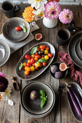 MÄSER 934073 Niara Organic Series Moderne 4-persoons serviesset met spannende vintage look, 16-delig combinatieservies met een speciale combinatie van zwart en bruin glazuur, steengoed