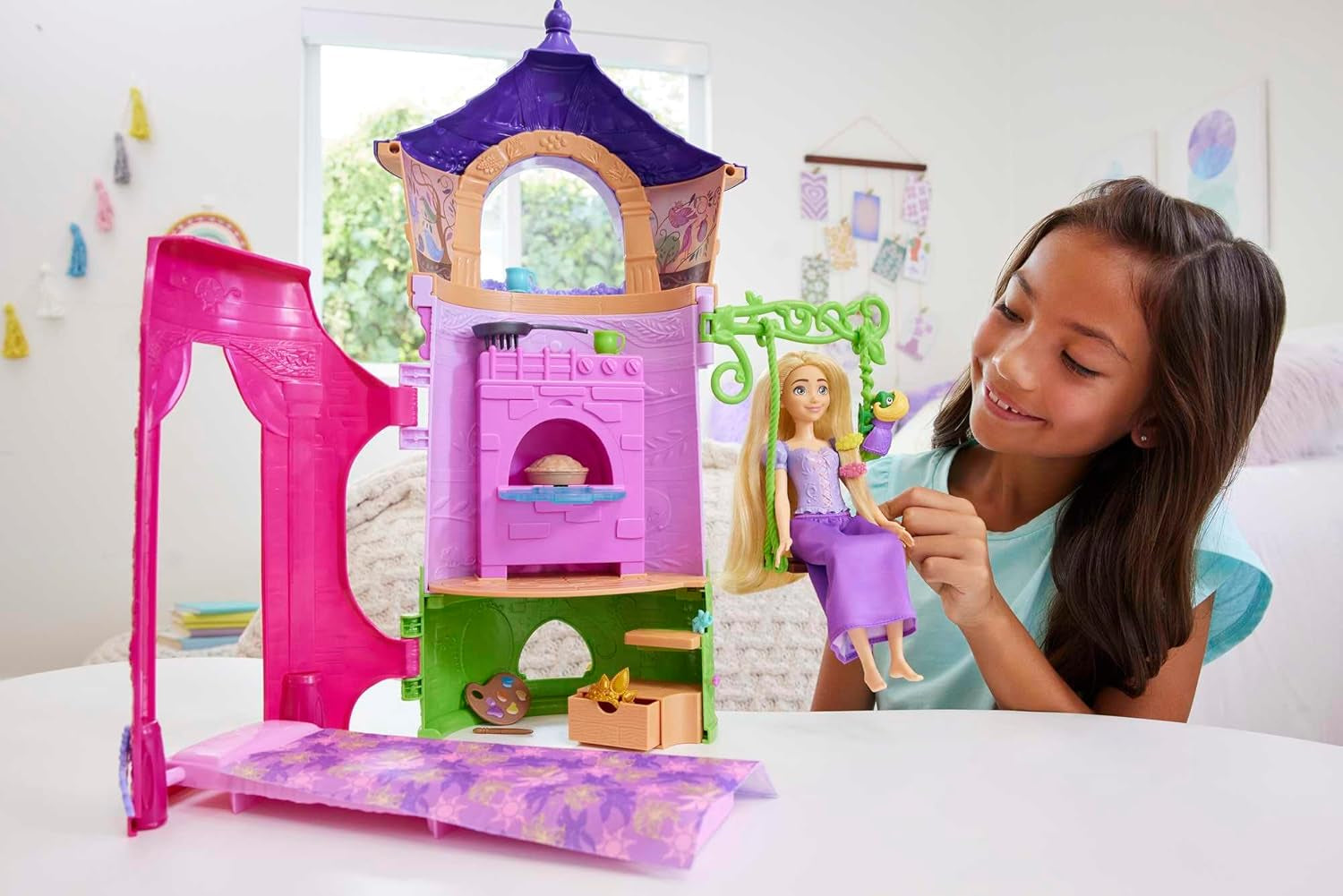 Disney Princess HMV99 - Rapunzel beweegbare pop en speeltoren met rondom plezier, 6 speelplekken en 15 accessoires, geïnspireerd op de Disney-film, speelgoed voor poppen van 3 jaar oud Naty Shop Dolls