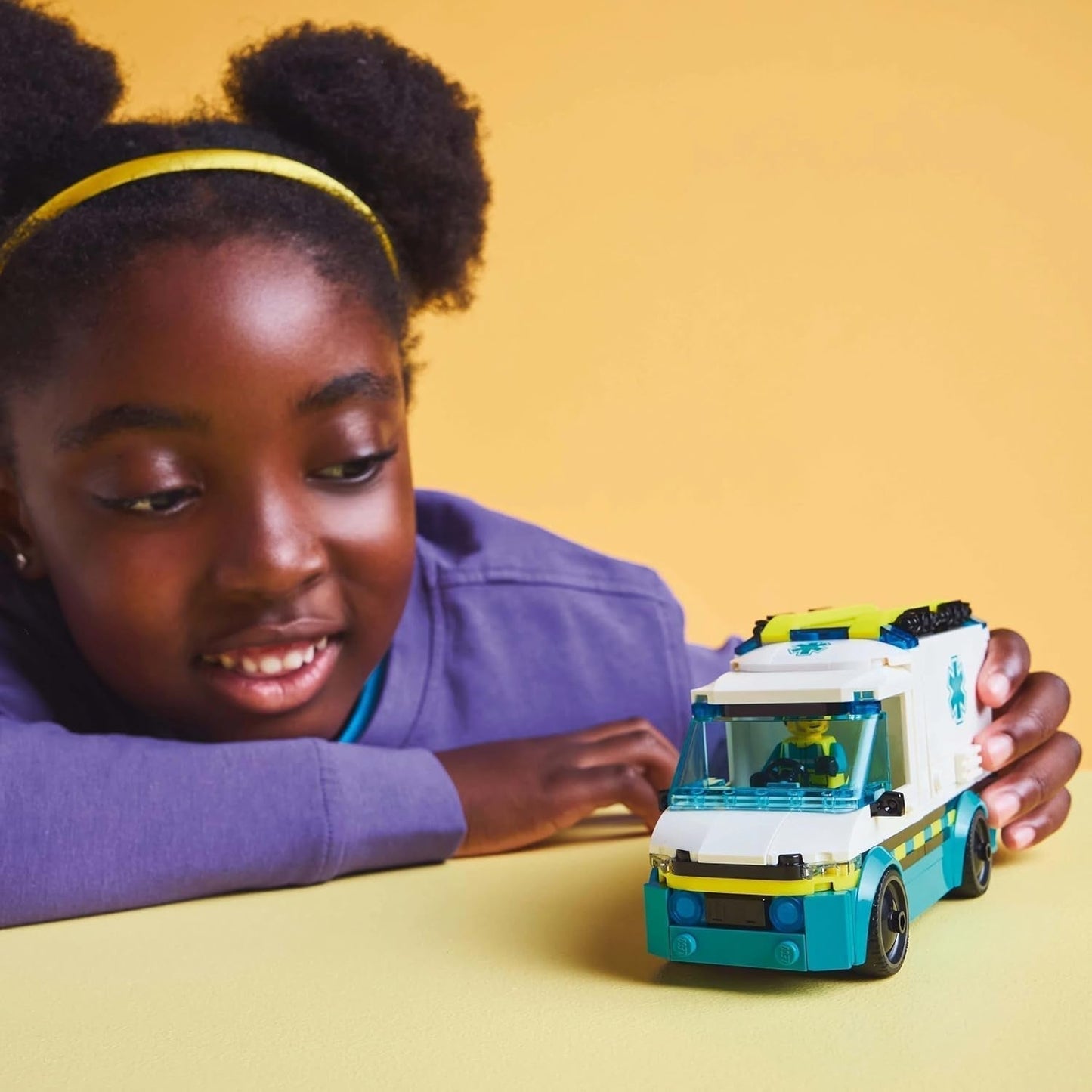 LEGO City Ambulance - speelgoed met 2 minifiguren (skateboarder en chauffeur) - educatief speelgoed voor jongens en meisjes vanaf 5 jaar - cadeau-ideeën voor verjaardagen en feestdagen 60451 Bouwsets Besuche den LEGO-Store