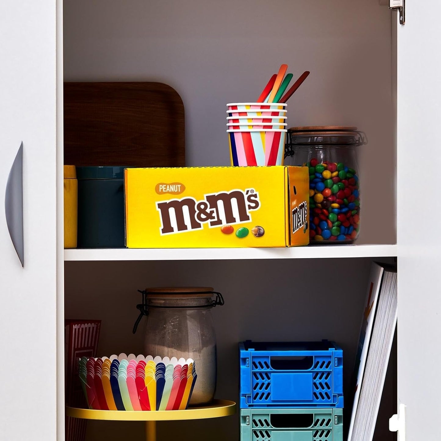 M&M's Pinda Chocolade Bulkverpakking 24 x 45g Chocolade Pinda Smaak Linzen Chocolade Cadeau (1080g) Ideaal als traktatie met voetbalthema