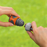 Gardena 13 mm (1/2 inch) en 15 mm (5/8 inch) slangaansluiting: Insteekaansluiting voor slanguiteinde, uitsparingen voor klemming, eenvoudige montage, in doos (18215-20)