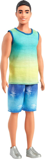 Ken Barbie Fashionistas pop nr. 236 met zwart haar, groenblauw ombré tanktop, spijkerbroek en zilveren sneakers, HYV00