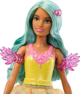 Barbie Hidden Magic - Teresa-pop met sprookjesoutfit, golvend haar en kam voor leuk kapperswerk, vanaf 3 jaar, HLC36