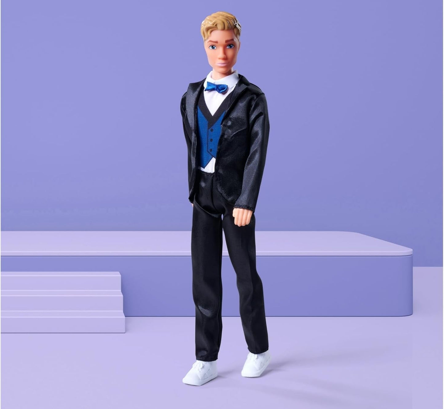Simba 105733629 - Steffi Love Kevin Charmante speelpop draagt een stijlvol pak met vlinderdas en vest, 30 cm, vanaf 3 jaar, blauwe Naty Shop-poppen