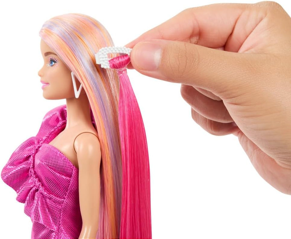 Barbie Totally Hair - Pop met gemakkelijk te stylen, extra lang regenbooghaar en 10 mode- en stylingaccessoires, jurk met stippen in kleurblokken, voor kinderen vanaf 3 jaar, HKT96