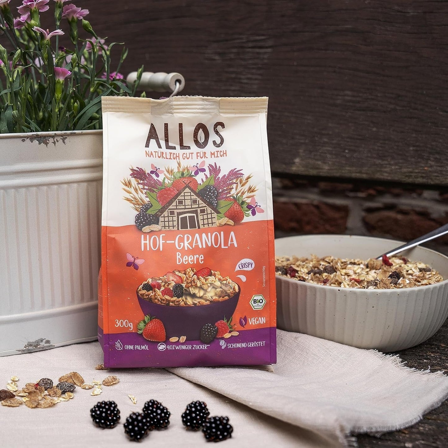 Allos Hof Granola met bessen | Biologische Muesli | Muesli met bessen | Krokante Muesli | Ontbijtgranen | Verpakking van 6 (6 x 300 g), 1 stuk (verpakking van 6)