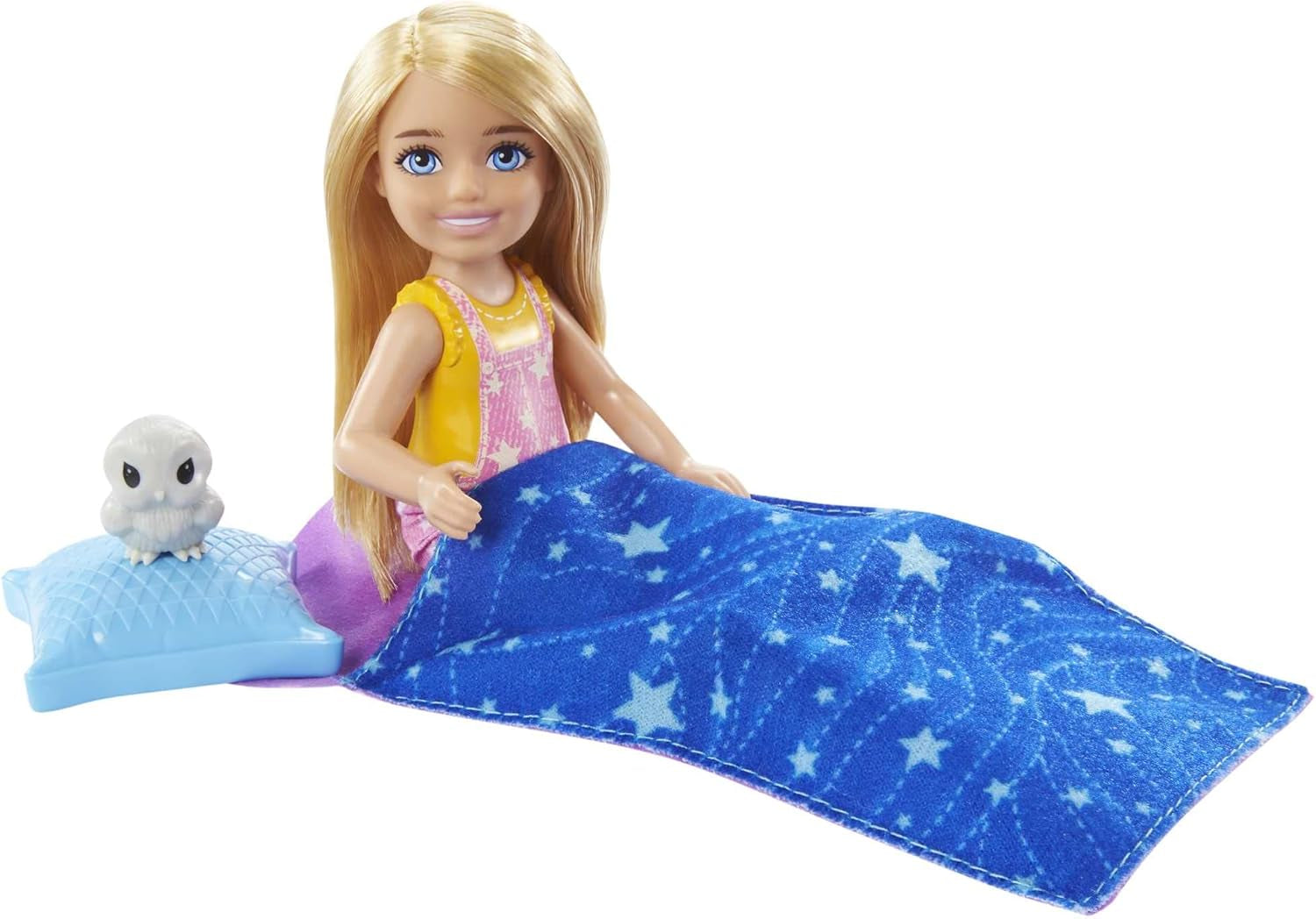 Barbie Chelsea-serie, Chelsea-pop kamperen met blond haar, huisdieruil, slaapzak, kussen, zaklamp, verrekijker, kampeeraccessoires, kindercadeau, speelgoed voor 3 jaar en ouder, HDF77