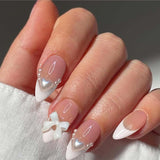 24pcs Witte Amandelpers op Franse nagels met strikken Parels Nepnagels Lijm op valse nageltips Glitternagels