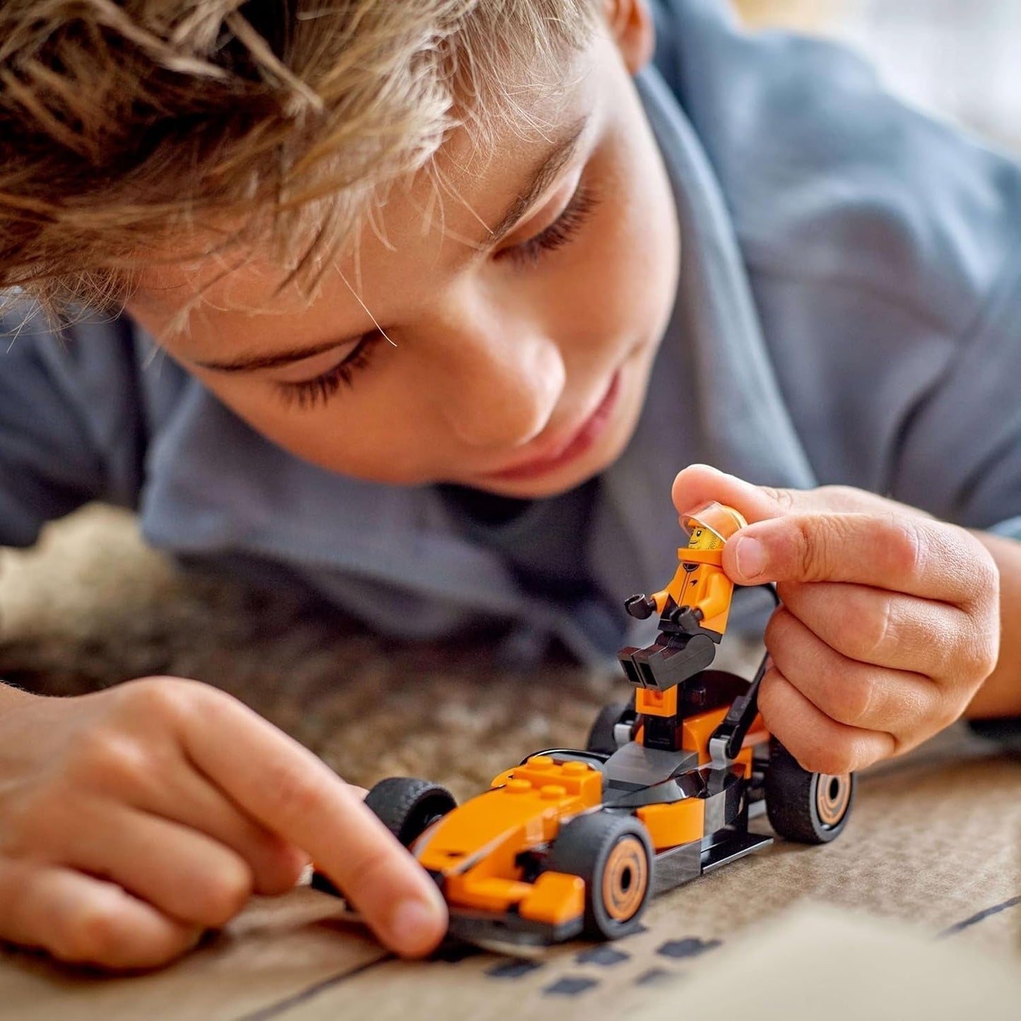 LEGO City F1 Racer met McLaren racewagen - Formule 1 speelgoedmodel met racewagen en minifiguur - klein cadeautje voor jongens en meisjes vanaf 6 jaar of motorsportfans 60442 Bouwsets Besuche den LEGO-Store