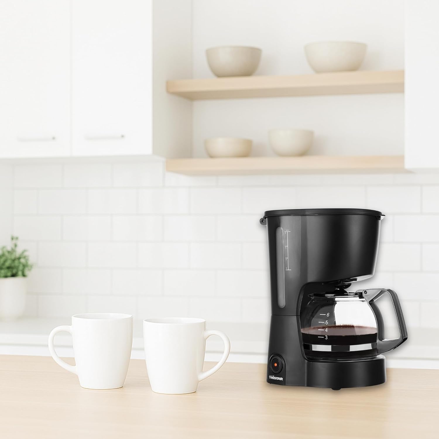 Tristar koffiezetapparaat, capaciteit 6 kopjes, 600W, warmhoudfunctie, automatische stop, permanent filter, antidruppelsysteem, compact en draagbaar, eenvoudig schoon te maken, CM-1246