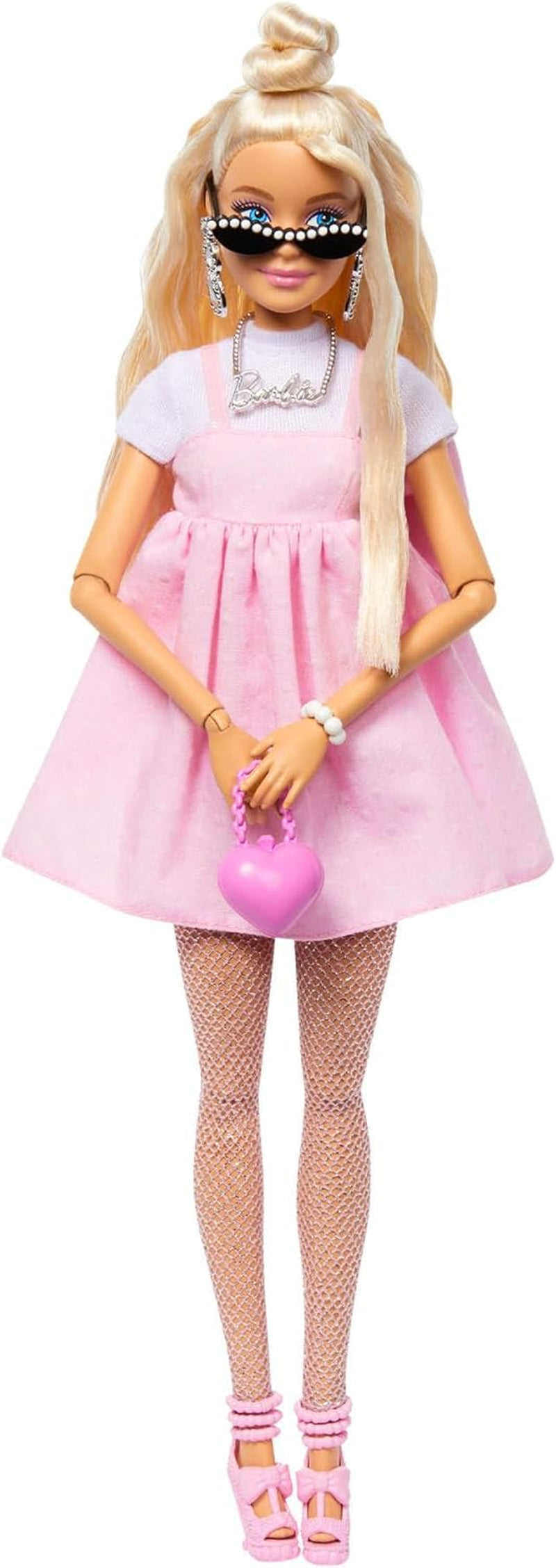 Barbiepop Deluxe Stijlnr. 3 met Barbiecore-outfit, blond haar in hoge knot, pastelroze jurk met oversized strik en accessoires zoals visnetpanty's, HYV27 Naty Shop Dolls Blonde