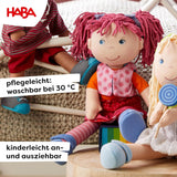 HABA Lily Lou pop - Zachte stoffen pop vanaf 18 maanden - 30 cm met kleding en haar - Ideaal speelkameraadje voor kleine kinderen - 1302842001