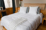 COLAS NORMAND Anti-mijt- en antibacterieel dekbed, licht, 200 X 200 cm, langdurige werking, perfecte hygiëne, microvezel, zacht en comfortabel, wasbaar, Frans, wit 53130248 Naty Shop Quilts en Quilts