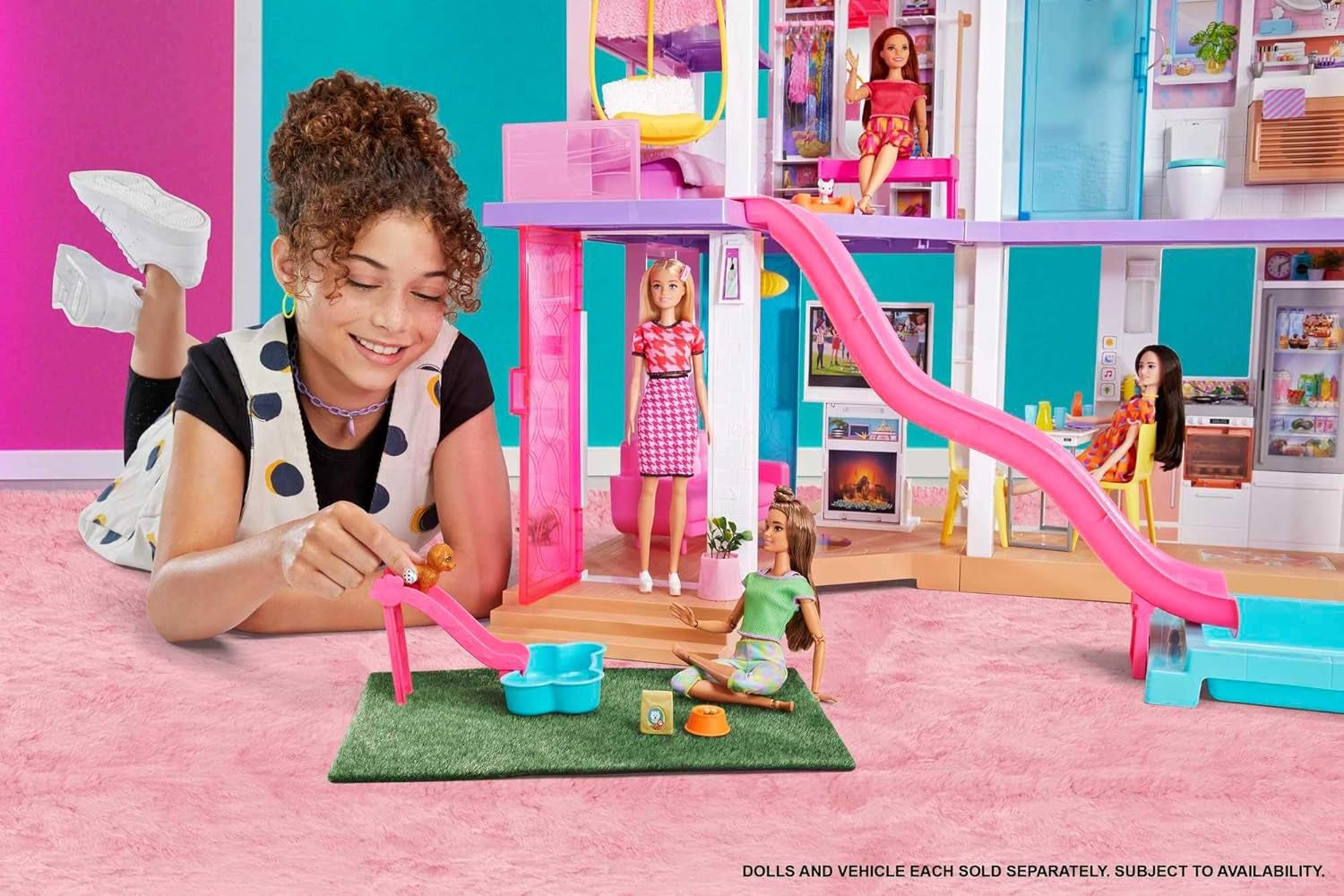 Barbie Droomhuis (114 cm), poppenhuis met 3 verdiepingen, zwembad, glijbaan, rolstoellift, 75 accessoires, poppen, geschikt als cadeau voor kinderen vanaf 3 jaar, GRG93