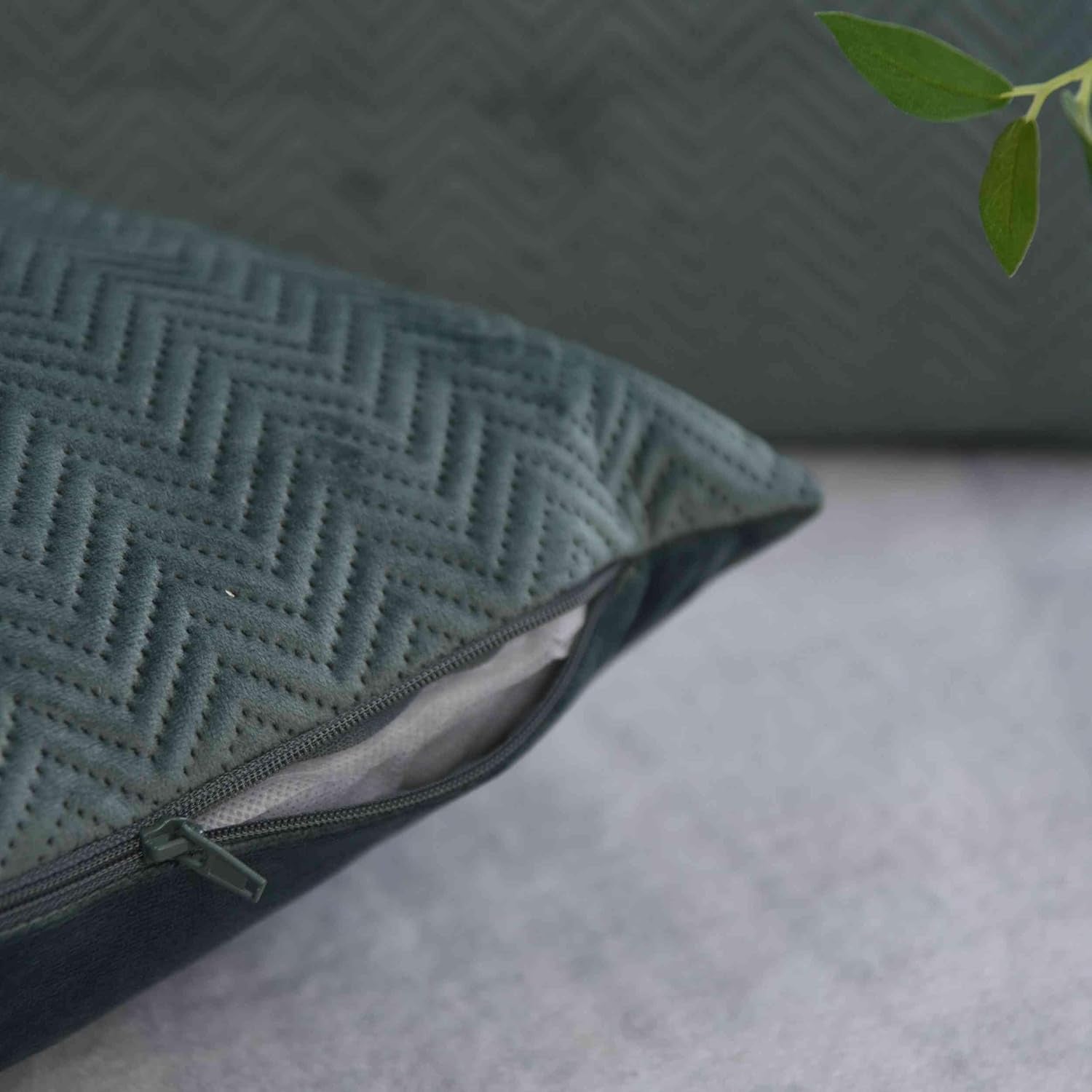 Gordijndooskussen Decoratief kussen Lxb 45X45 Cm Groene jacquard "Greta" Met visgraatmotief Gemakkelijk te onderhouden Ritssluiting Zachte vulling 320G - Verschillende kleuren, 2023510 Reiskussens Naty Shop