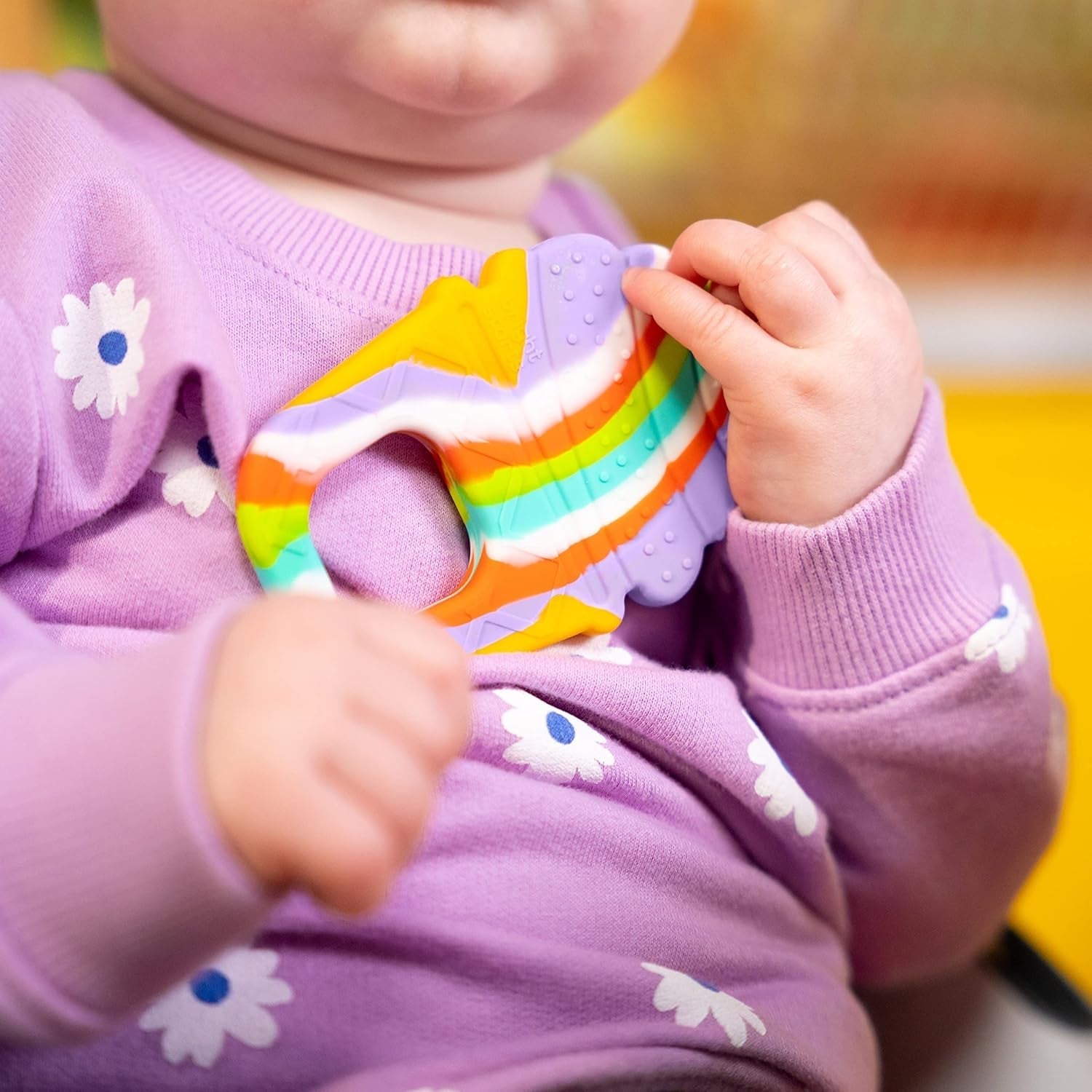 Bright Starts Soothing Soft Serve Siliconen bijtring, ijshoorntje gemakkelijk te pakken, BPA-vrij, unisex, 3 maanden+