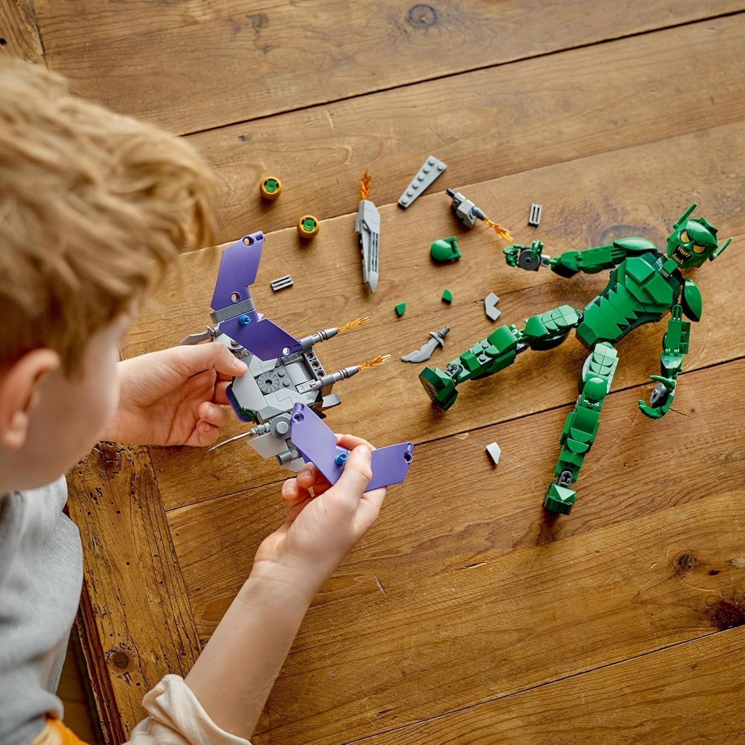 LEGO Marvel Green Goblin bouwfiguur, beweegbaar superschurk bouwspeelgoed voor kinderen vanaf 8 jaar, jongens en meisjes, Spider-Man universumset met sliders en pompoenbommen, superheld cadeau-idee 76284 Bouwsets Besuche in LEGO-Store